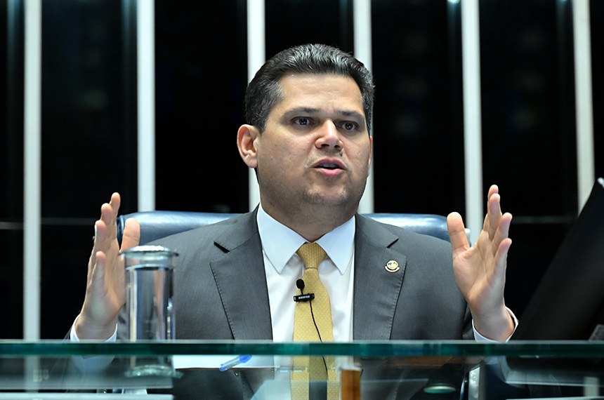 Alcolumbre evita prazo para votar PEC do fim da escala 6x1