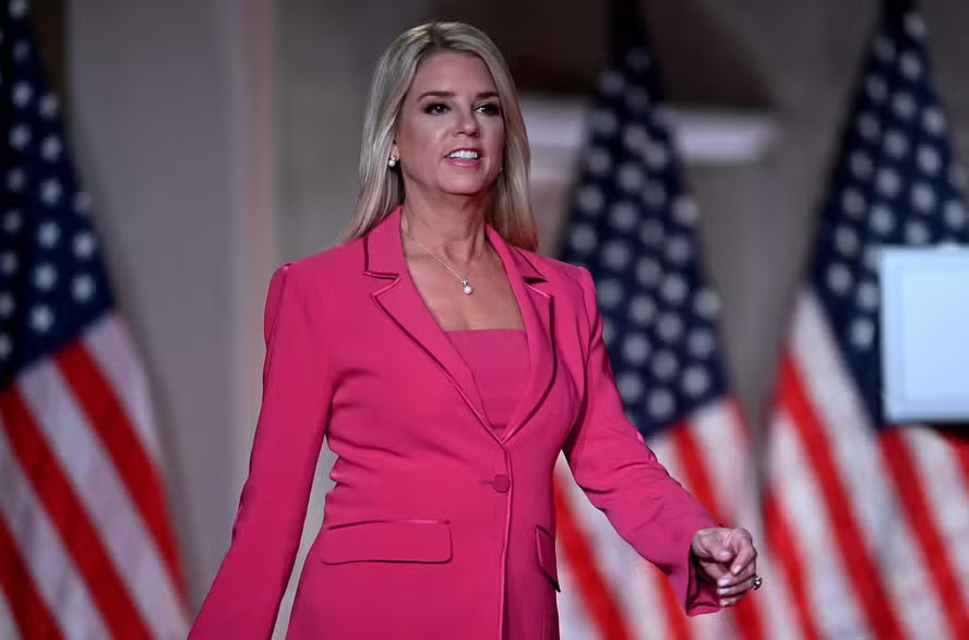 Bondi depõe no Congresso e nega acobertamento no caso Epstein