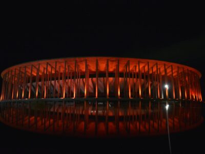 Brasília ilumina monumentos contra violência infantojuvenil