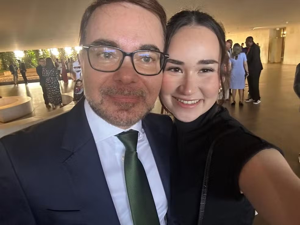 Diplomata chora morte da filha atropelada no Rio: 'Um anjo
