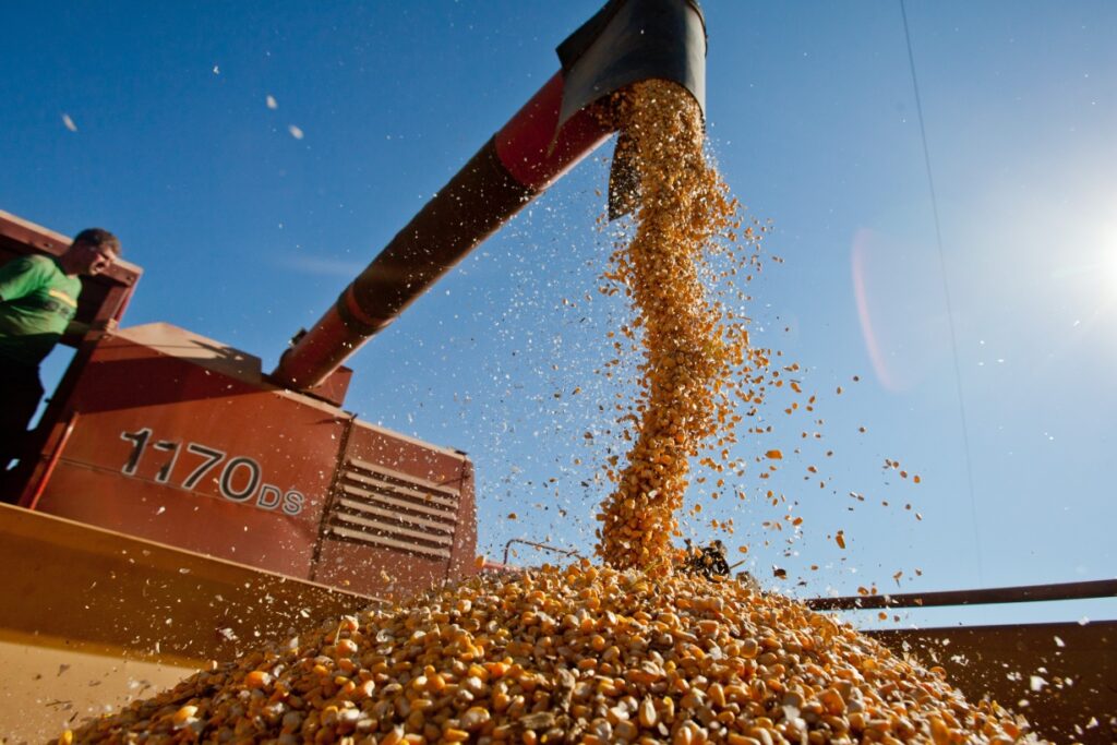 IGP-DI acelera e sobe 2,41% em abril, puxado por alimentos