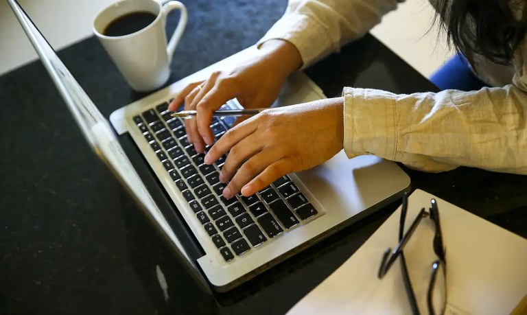 Nova regra de saúde mental no trabalho gera polêmica entre empresas