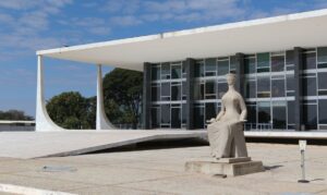 STF deve validar redução de penas do 8 de Janeiro com recados