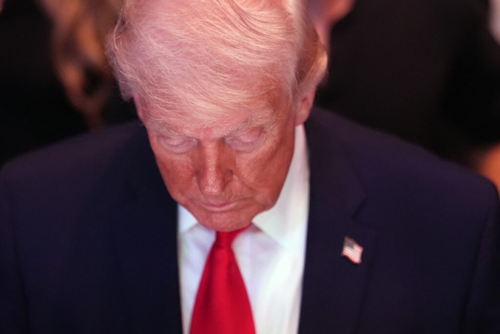 Trump publica imagem de navios afundados e provoca Irã após ameaças