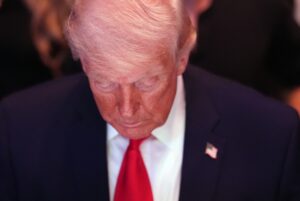 Trump publica imagem de navios afundados e provoca Irã após ameaças
