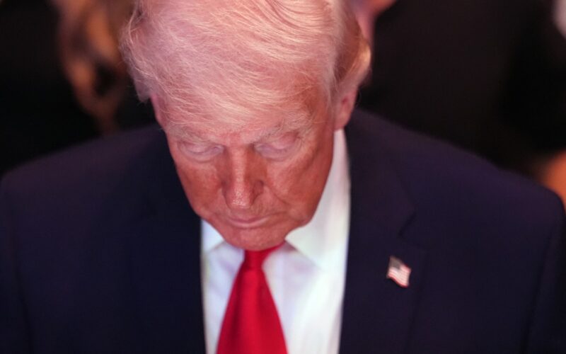 Trump publica imagem de navios afundados e provoca Irã após ameaças
