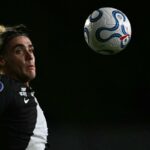 Vasco 0x3 Bragantino: torcida xinga e atira copos em Renato