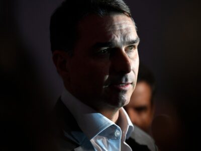 Flávio quer base ampla para mudar Constituição e reduzir ministérios