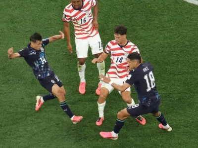 EUA atropela Paraguai com show de Balogun e estreia com goleada na Copa