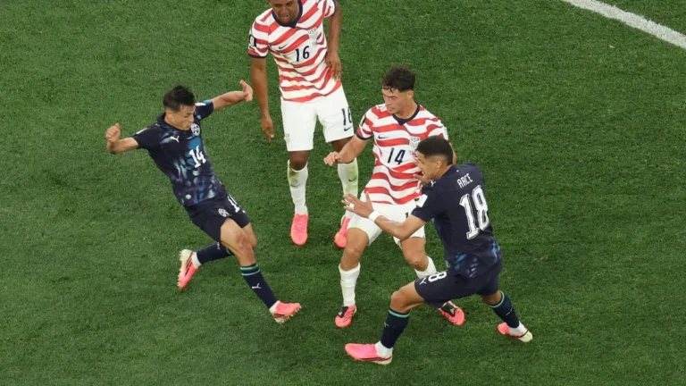 EUA atropela Paraguai com show de Balogun e estreia com goleada na Copa