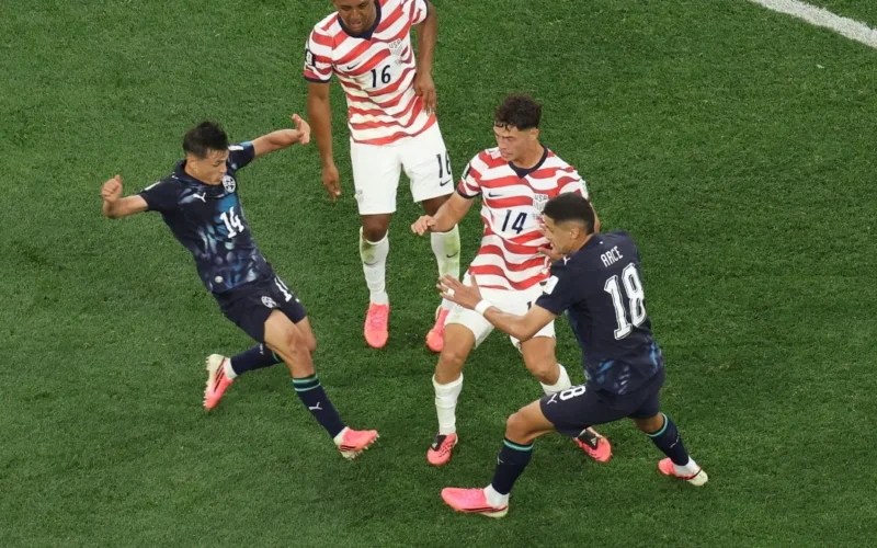 EUA atropela Paraguai com show de Balogun e estreia com goleada na Copa