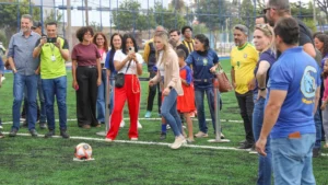Celina Leão inaugura reforma de campos sintéticos em Taguatinga e Samambaia