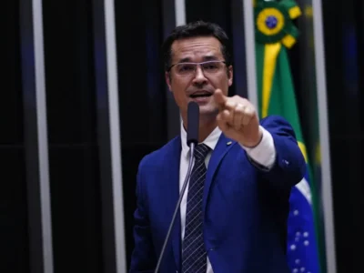Deltan Dallagnol cogita lançar esposa ao Senado