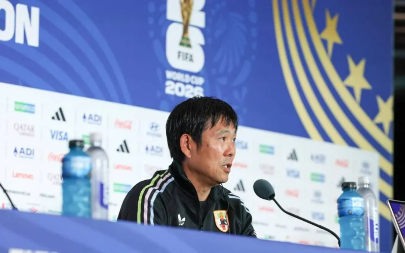 Técnico do Japão cita Zico e Falcão e vê chance de vencer o Brasil