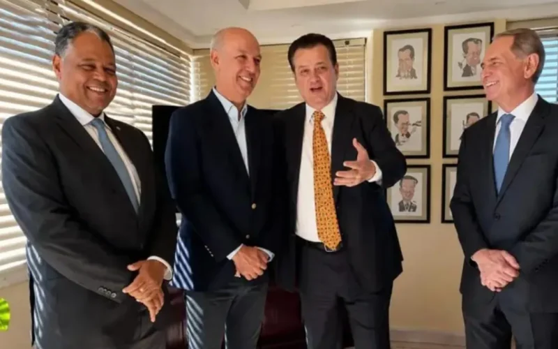 Kassab anuncia apoio a Arruda e critica carga tributária