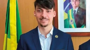 Filho 04 de Bolsonaro anuncia pré-candidatura a deputado federal