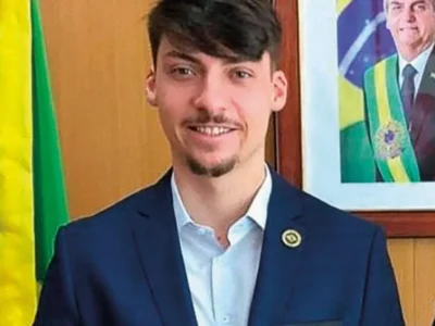Filho 04 de Bolsonaro anuncia pré-candidatura a deputado federal