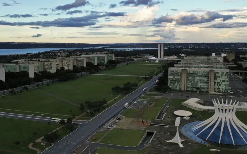 Rota Monumental e CATs ampliam turismo gratuito em Brasília