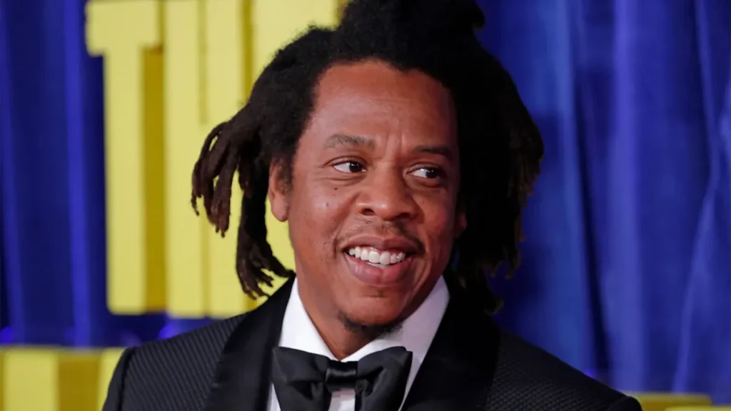 Rihanna sobe ao palco de Jay-Z e brinca: ‘Estou enferrujada’