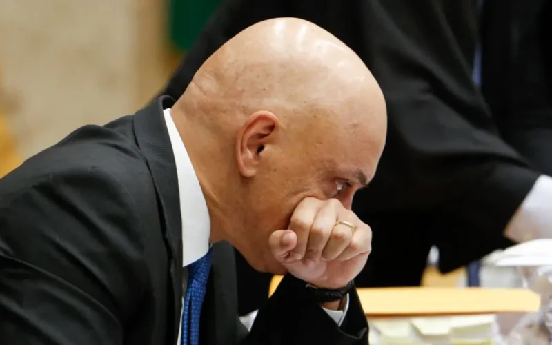 Moraes autoriza Braga Netto a fazer cursos EAD e remir pena com leitura