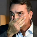 Flávio recorre ao STF contra proibição de ver Bolsonaro