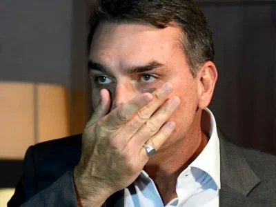 Flávio recorre ao STF contra proibição de ver Bolsonaro
