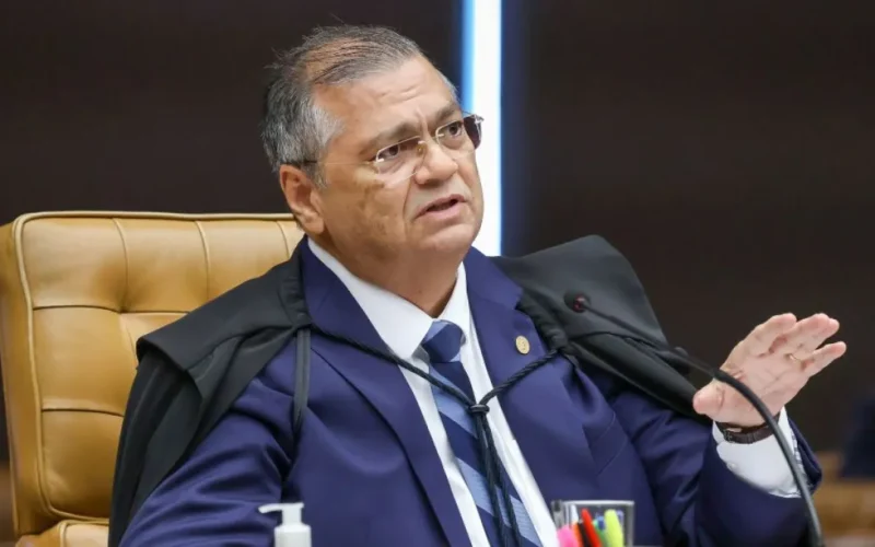 Dino afasta secretário do MA e decreta prisão domiciliar