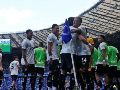 Botafogo vence Cruzeiro no Mineirão e sobe para 7º no Brasileirão