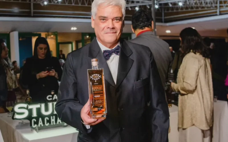 Cachaça brasileira histórica: Hugo Studart lança edição especial