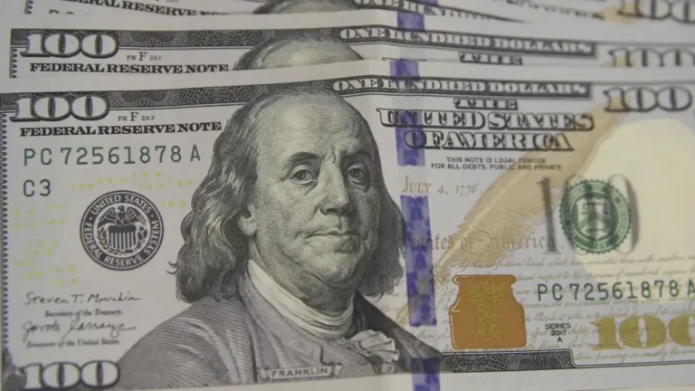 Dólar abre estável com IPCA-15 abaixo do esperado
