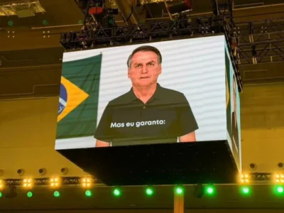 Defesa de Flávio alega que vídeo com IA de Bolsonaro não engana eleitor