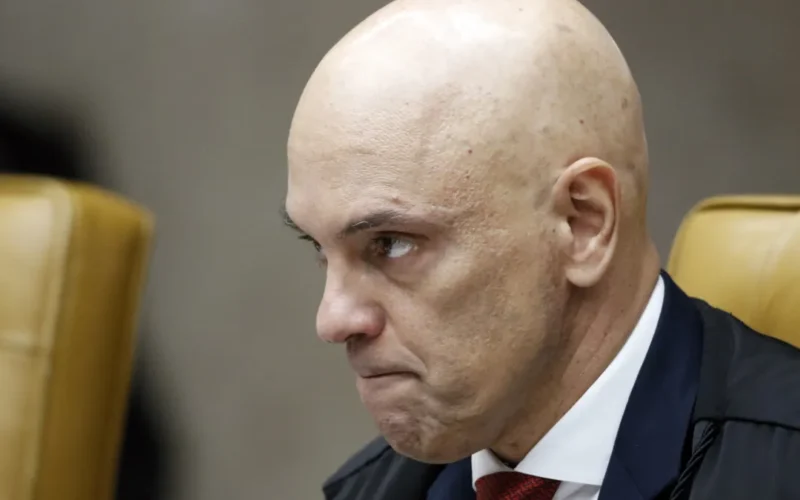 Datafolha: 59% acham que Moraes errou ao proibir visita de Flávio a Bolsonaro