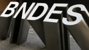 BNDES aprova R$ 20 bi para renovação de frota de ônibus e caminhões
