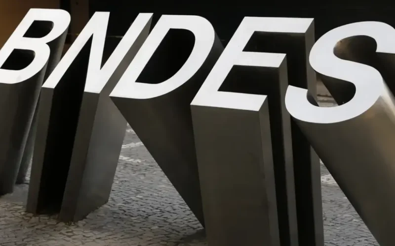 BNDES aprova R$ 20 bi para renovação de frota de ônibus e caminhões