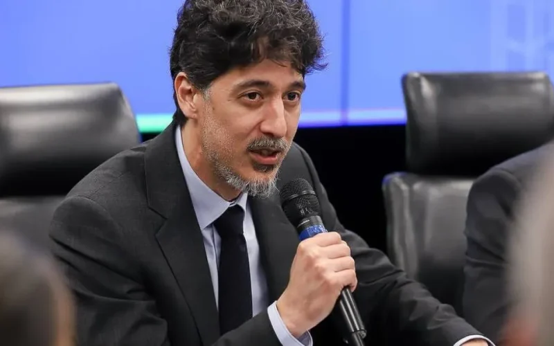 Crime organizado se profissionaliza e mortes violentas caem, diz governo