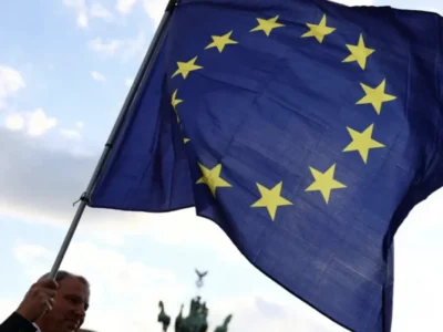 UE enfrenta crise imigratória e pressão da ultradireita