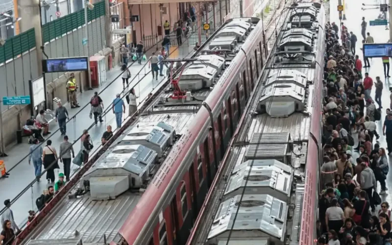 Greve na CPTM paralisa linhas 11, 12 e 13 em SP