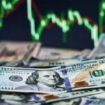 Dólar abre em queda após Copom cortar Selic para 14%