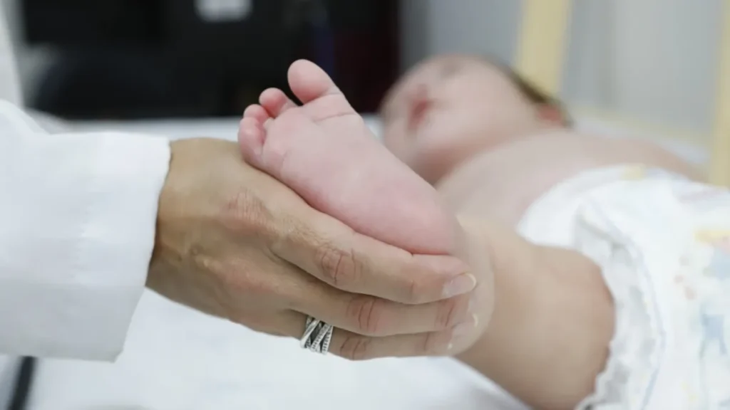 Teste do pezinho: atraso no SUS dificulta tratamento da AME