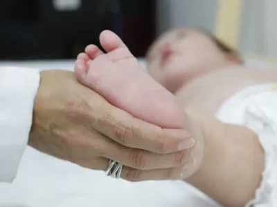 Teste do pezinho: atraso no SUS dificulta tratamento da AME
