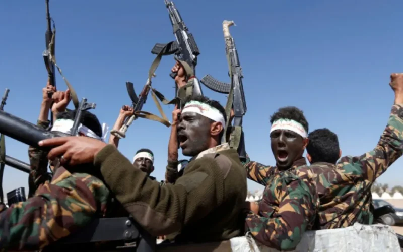 Ataque houthi a navio no Mar Vermelho deixa seis mortos
