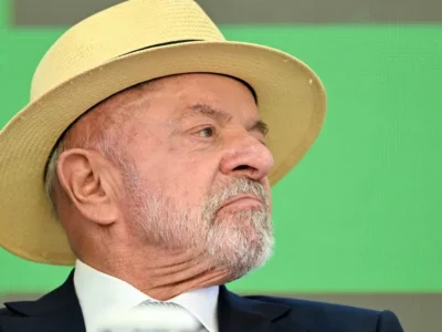 Lula usa chapéu pela 1ª vez em foto de urna; entenda motivo
