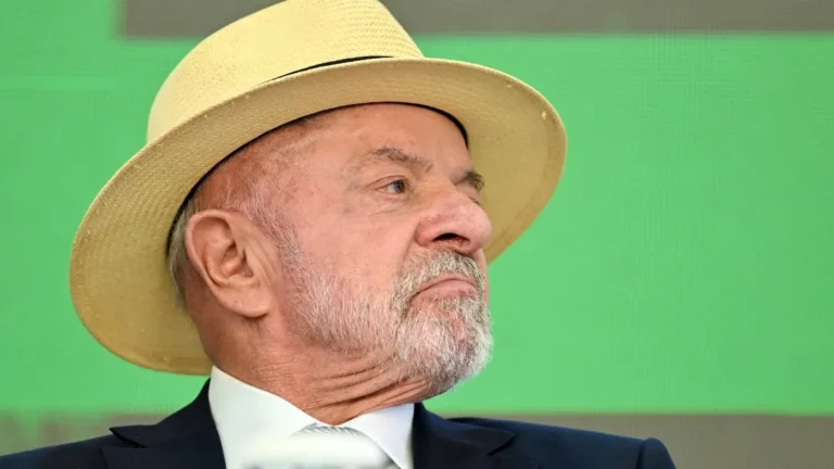 Lula usa chapéu pela 1ª vez em foto de urna; entenda motivo