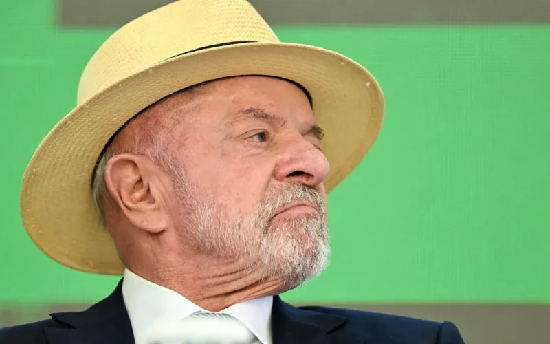 Lula usa chapéu pela 1ª vez em foto de urna; entenda motivo