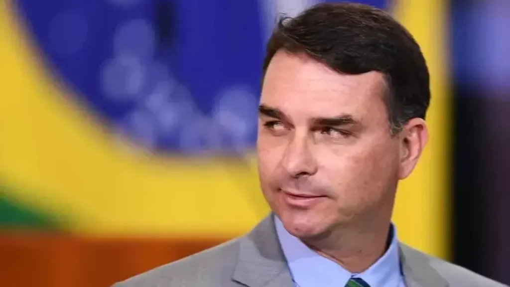 Denunciante muda versão sobre vice de Flávio Bolsonaro