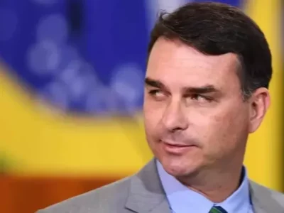 Denunciante muda versão sobre vice de Flávio Bolsonaro