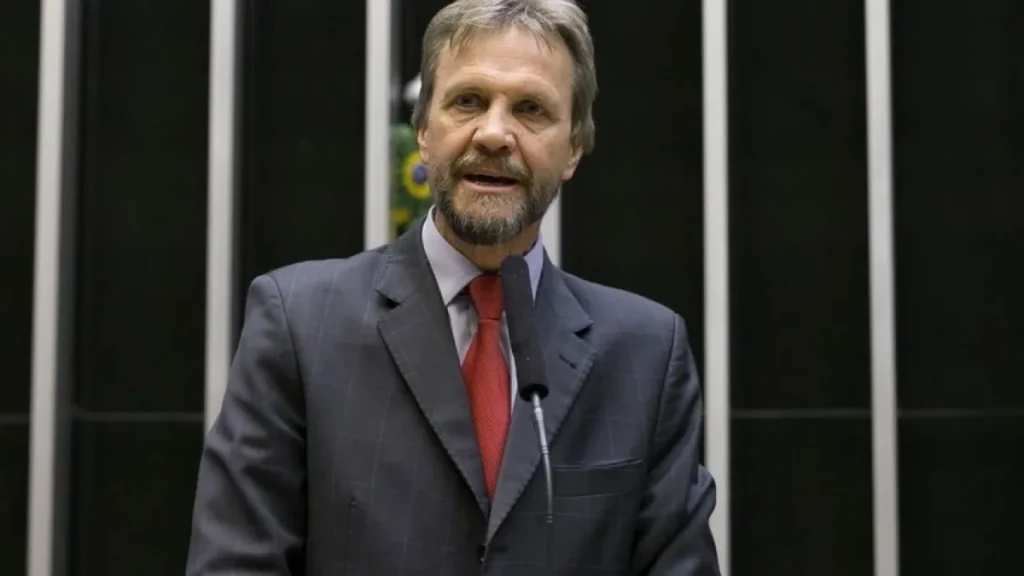 Líder do PT na Câmara, Pedro Uczai sofre AVC e é internado