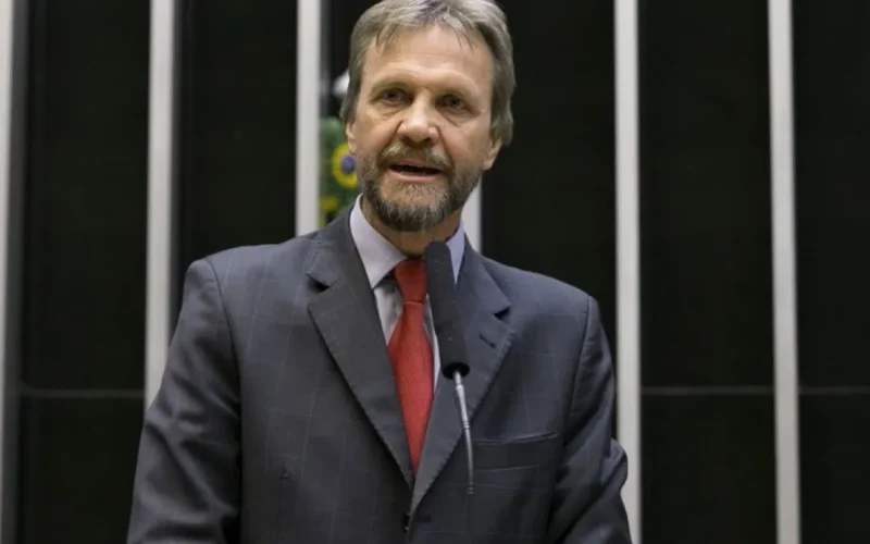 Líder do PT na Câmara, Pedro Uczai sofre AVC e é internado