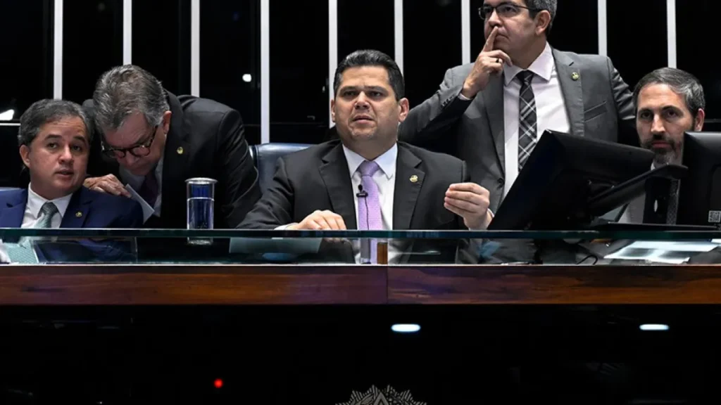 Davi e Lula retomam diálogo após reunião no Alvorada