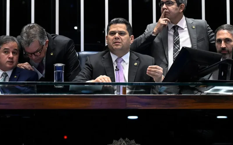 Davi e Lula retomam diálogo após reunião no Alvorada